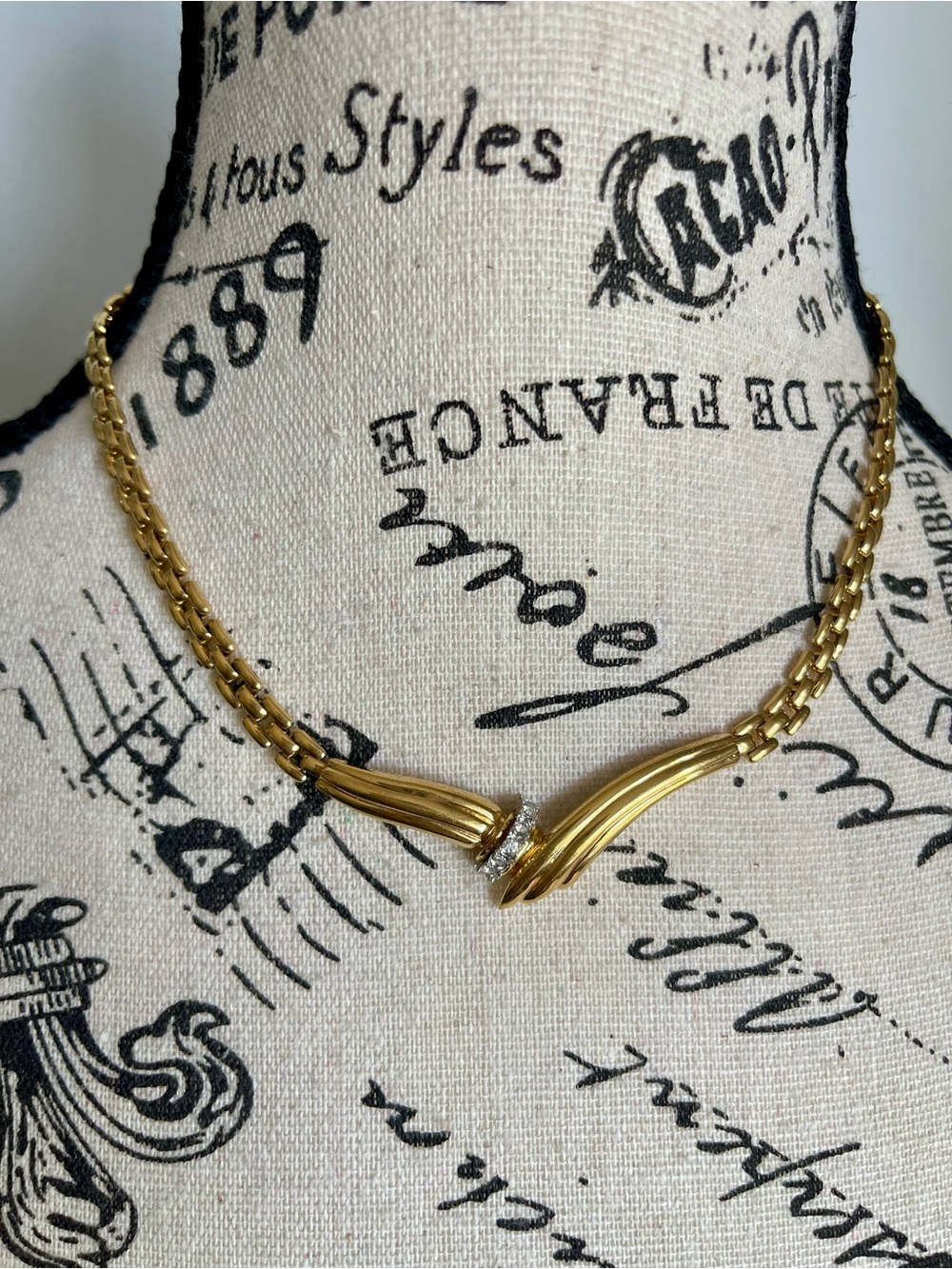 Nina Ricci Gold-Tone Sculpted Center Link 80’s Vintage Necklace